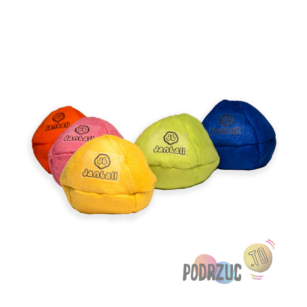 Pięć kolorowych piłek do żonglowania