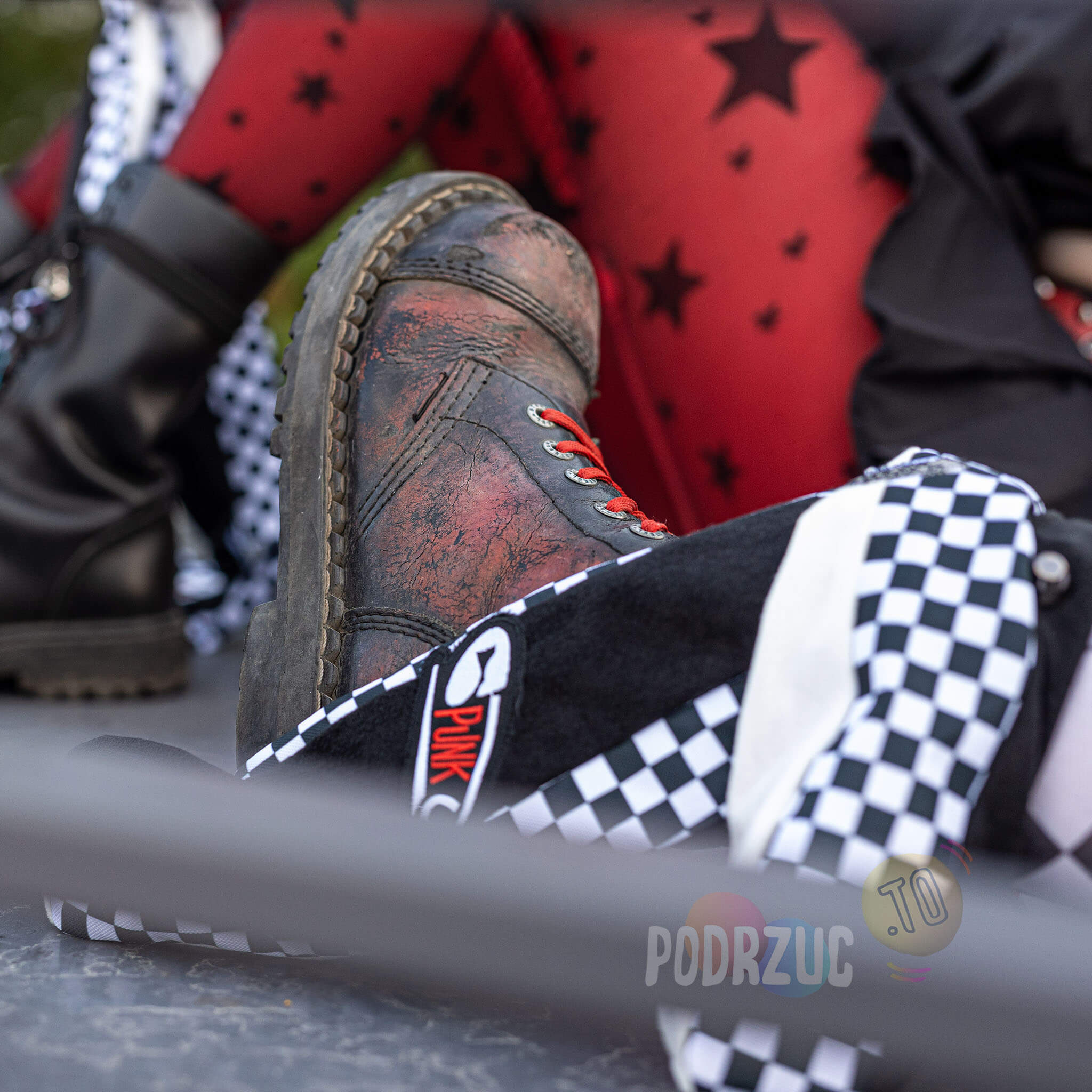 Sesja Punk podrzuc.to zdjęcia poi paunkowych punkowe 4 panelowe treningowe zblirzenie